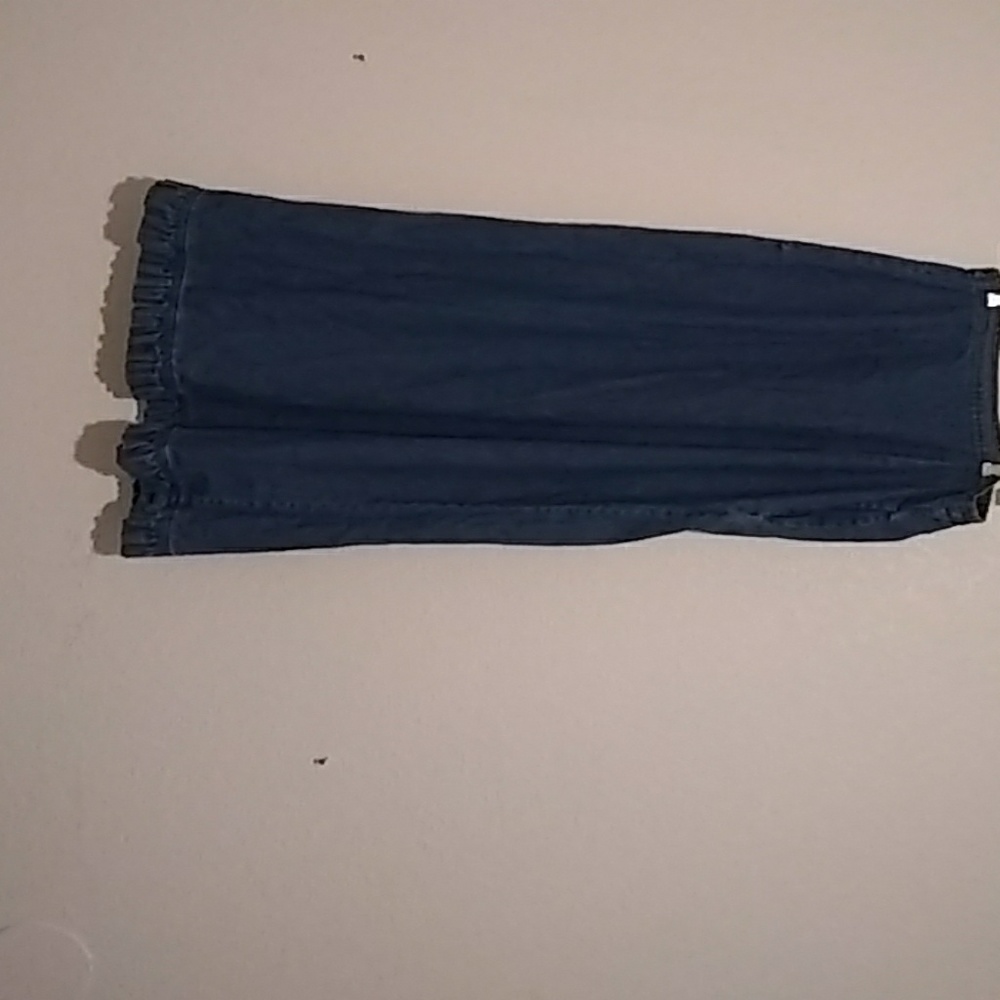 Jean skirt w pockets and ruffles at the bottom